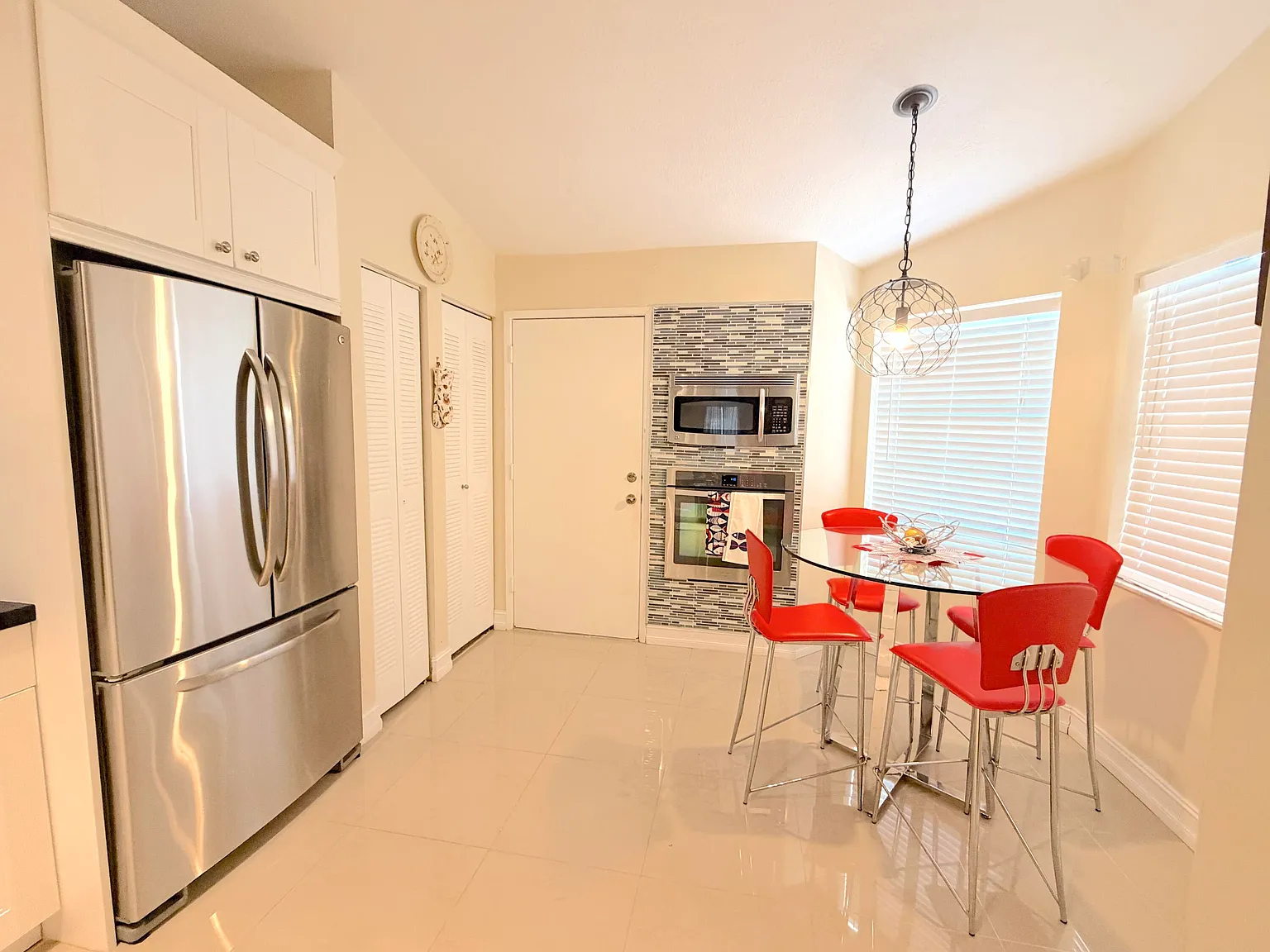 2 bed, 2.0 bath, 1175 sqft, $3,500 — Photo 4