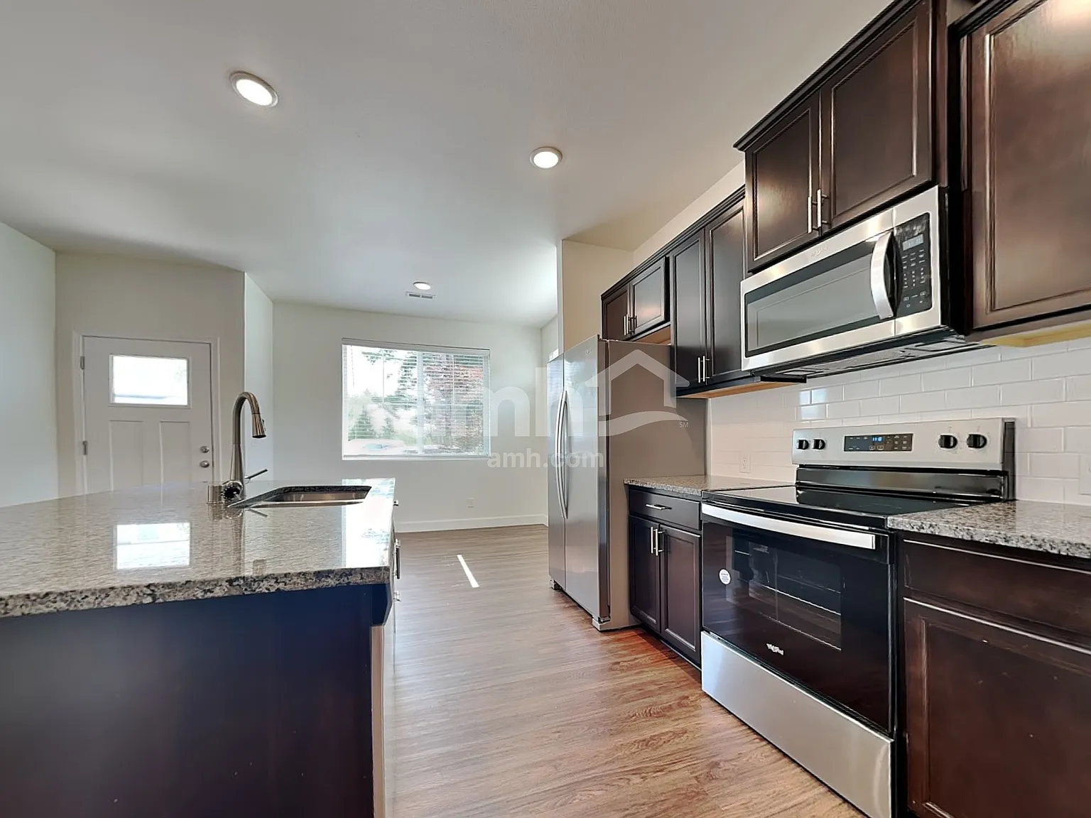 4 bed, 3.5 bath, 1874 sqft, $3,325 — Photo 3
