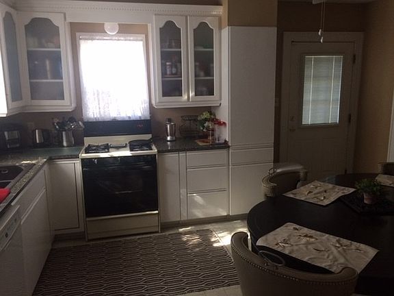 3rd image of 1419 S Park St
