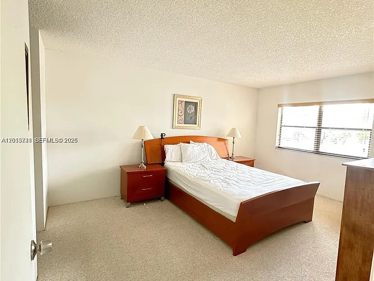 240 Lakeview Dr #212 — Photo 5