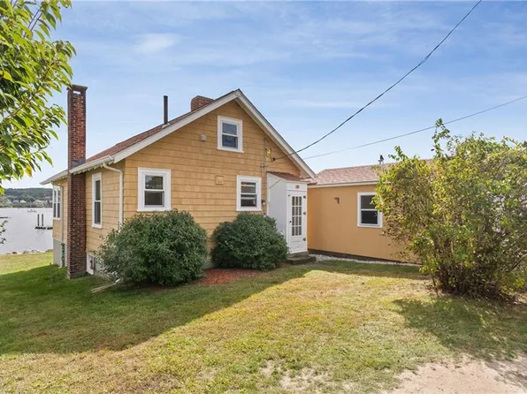 19 Narragansett Rd, Portsmouth, RI 02871