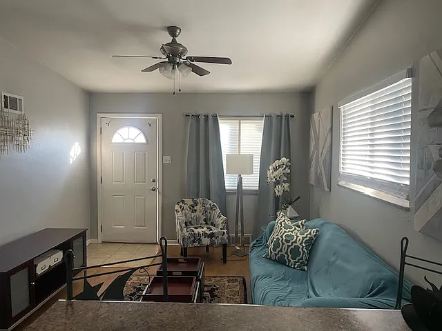 1 bed, 550 sqft, $1,000 — Photo 2