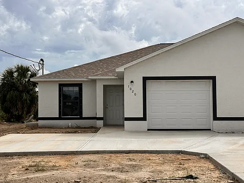 1020 NE 15th Ln Photo 1