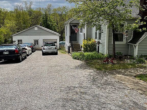 4th image of 2000 Fair Dr