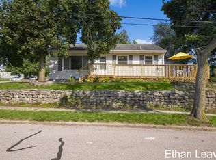 1100 Coldbrook St NE, Grand Rapids, MI 49503