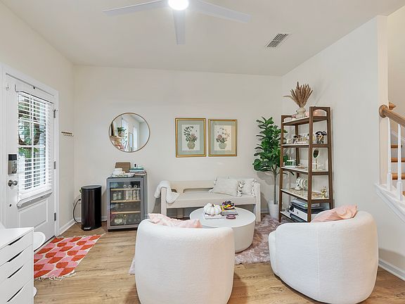 5th image of 3233 Lynn Rd #40