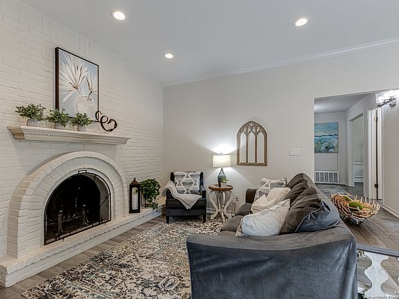 4th image of 307 OGDEN LN