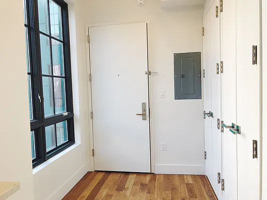 Rented by Manhattan Management LLC | media 58