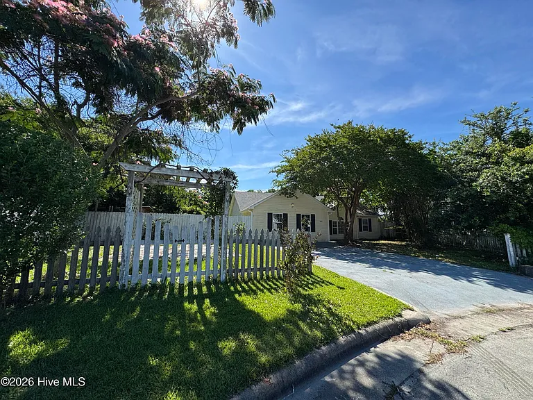 502 Worth Dr — Photo 3