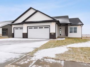 1315 Echo Ridge Ln, Marion, IA 52302