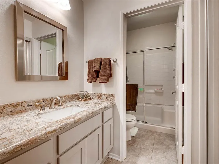 1359 Abbey Ln — Photo 8