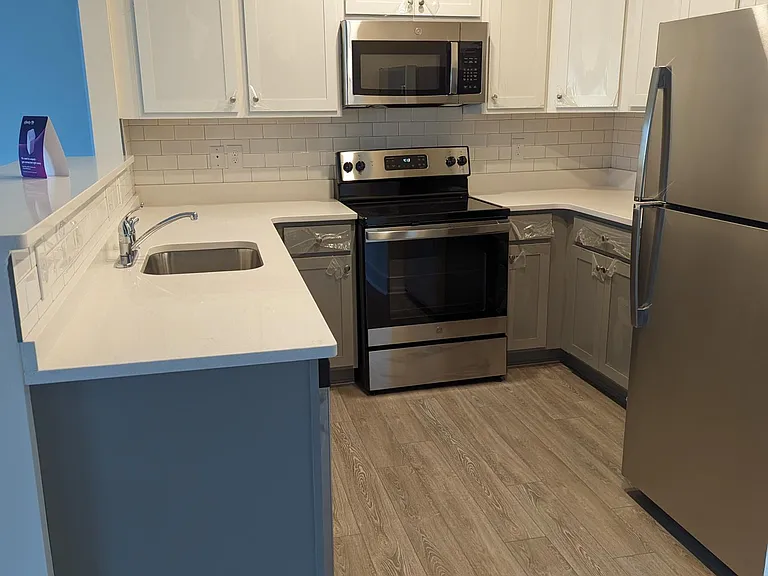 College Park Apartments — Photo 25