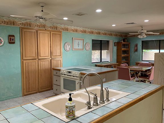 5th image of 2922 E Claire Dr