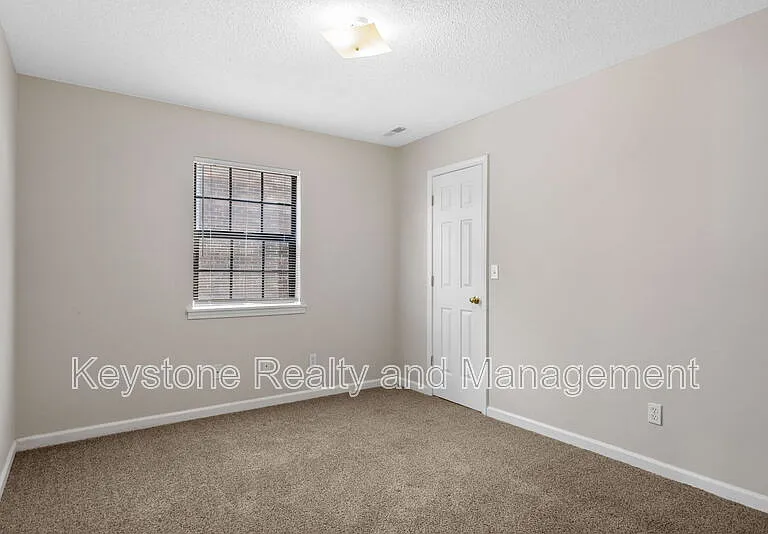 1375 Thompsonville Ln #3 — Photo 11