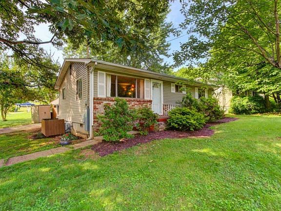 2nd image of 2605 Dexter Ln