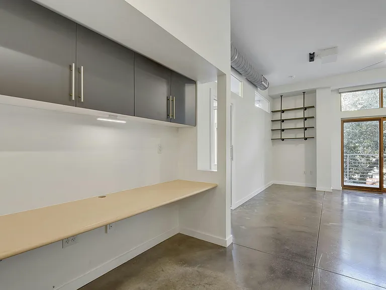 2124 E 6th St #202 — Photo 13