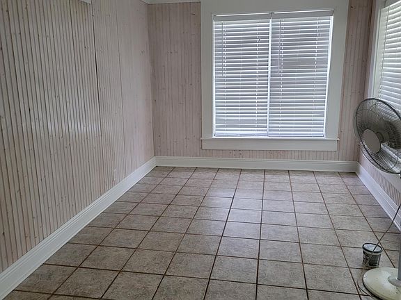 4th image of 812 N Harvey Ave