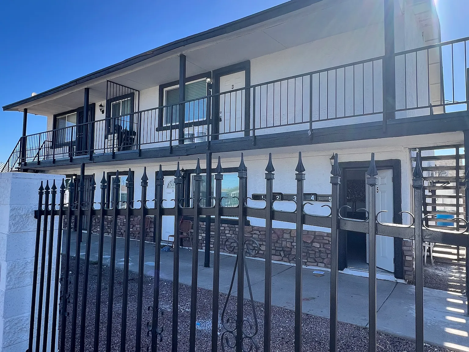 2 bed, 700 sqft, $1,400 — Photo 1