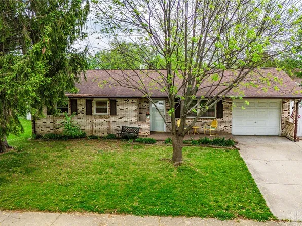 1579 Commonwealth Dr, Xenia, OH 45385