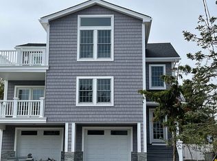 216 Holyoke Ave, Beach Haven, NJ 08008