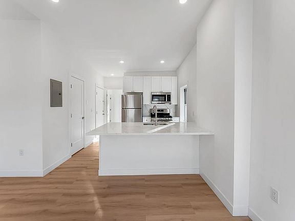 5th image of 306 Varick St #4