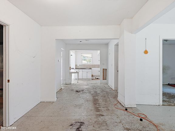 5th image of 38491 Albert Blvd