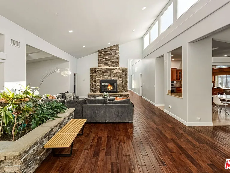 3699 Kanan Rd — Photo 4