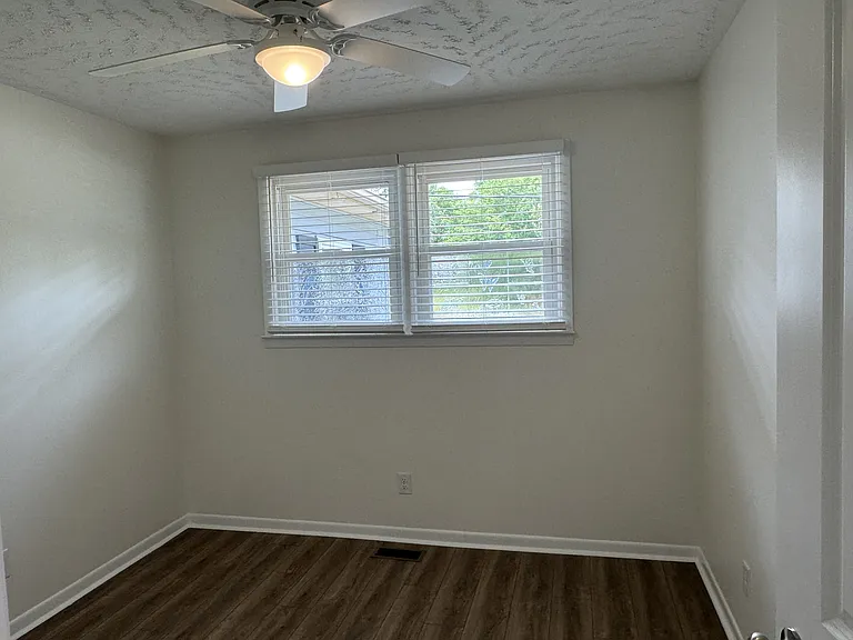 208 Regalwood Dr — Photo 10
