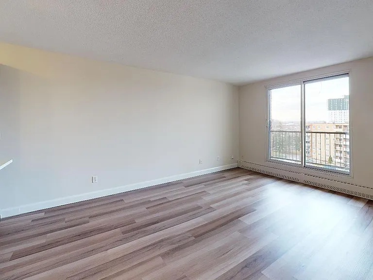 2470 Southvale Cres — Photo 52