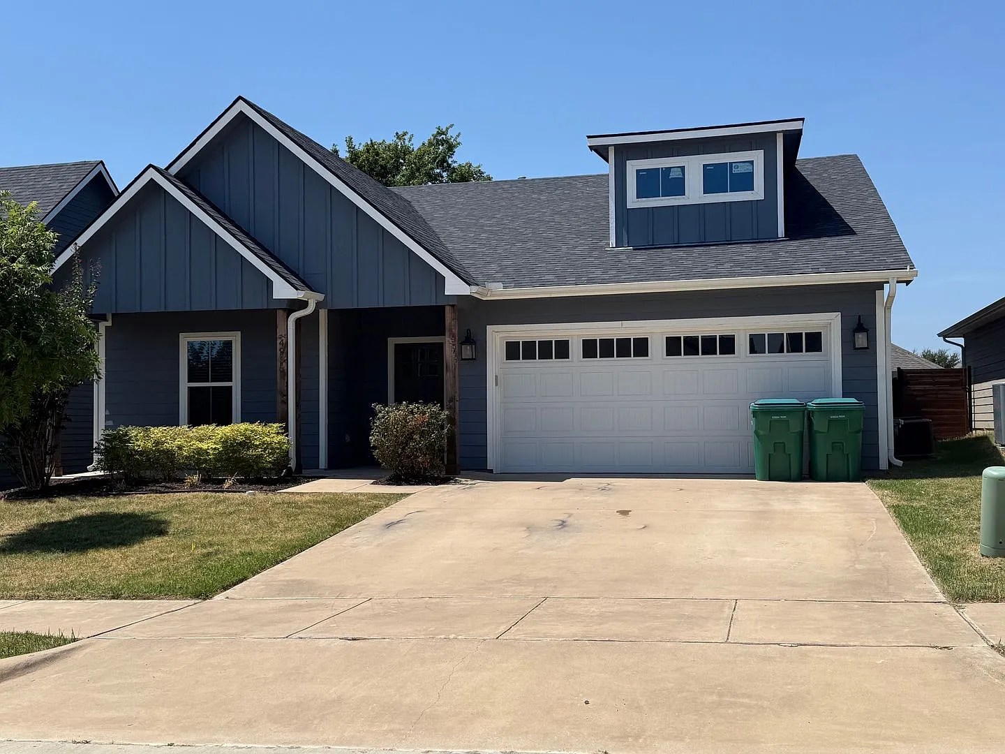 Beautiful Custom Home For Lease! 3/2/2 Cottages At Magnolia Village Sherman Tx — Photo 3