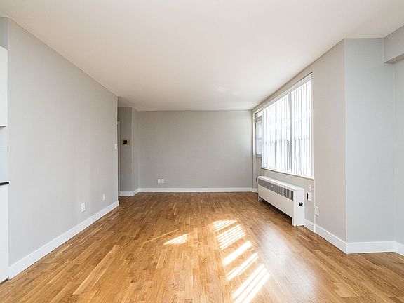 5th image of 99 Tyndall Ave #682991