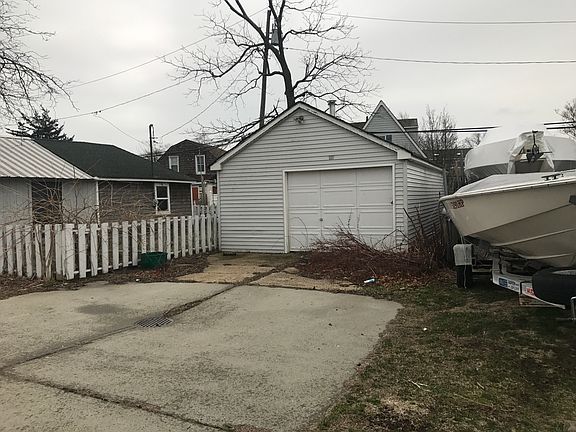 Seperate Parcel W Garage