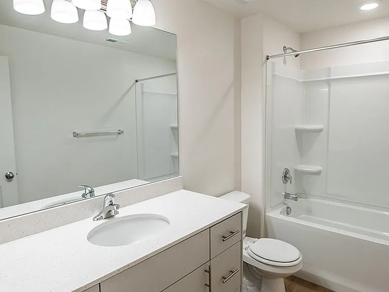TRAIL HOLLOW APARTMENTS — Photo 14