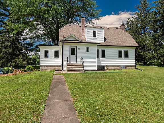 3rd image of 2400 Archer Dr