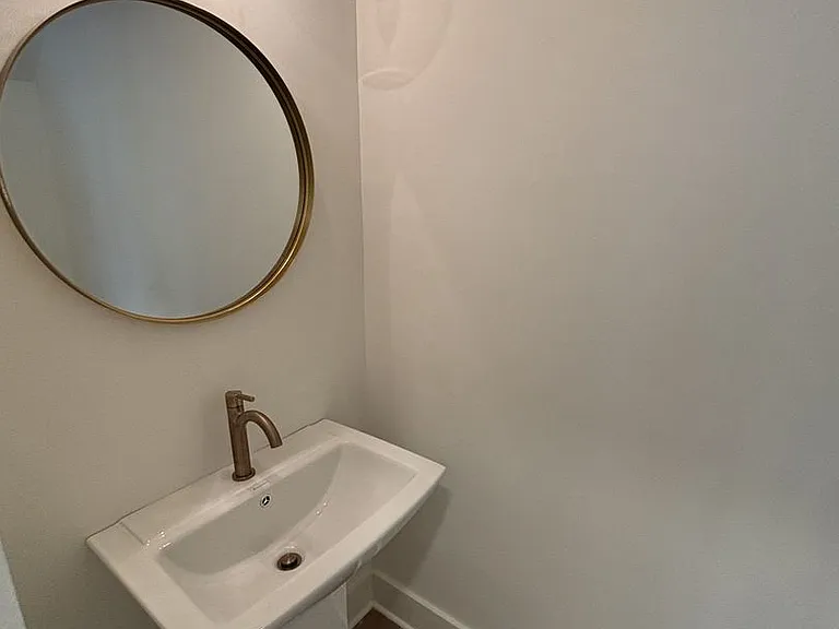 4A Belle Forrest Ave — Photo 7