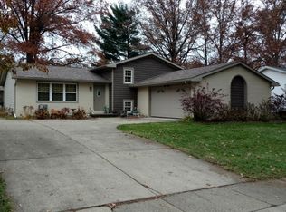 421 Oakdale Dr, Dover, OH