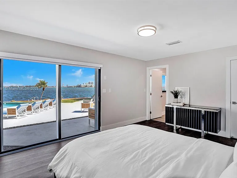 9101 N Bayshore Dr — Photo 23