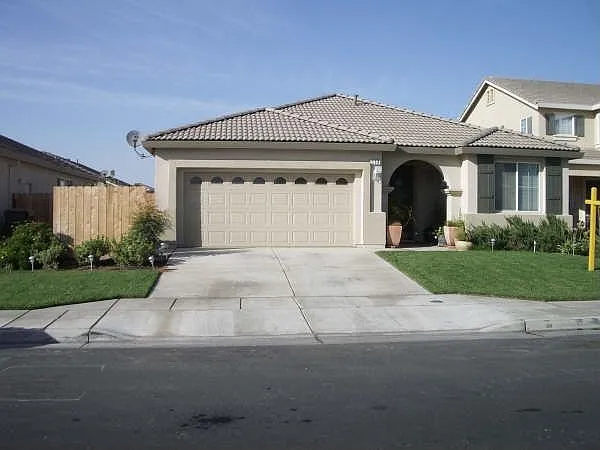 558 Parkridge Dr photo 1