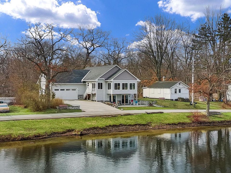 1st image of W1143 Lake DRIVE
