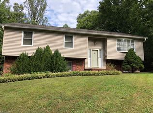 236 Country Club Rd, Mount Airy, NC 27030