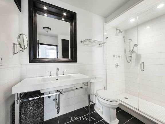 4th image of 211 E 46th St #6D