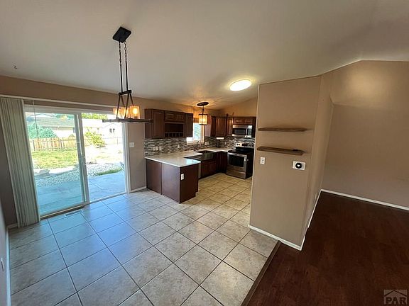 3rd image of 810 S Aguilar Ln