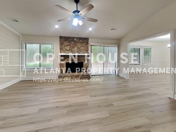 3rd image of 1110 Lake Dr