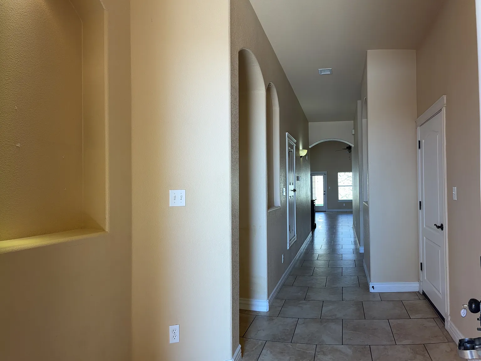 5545 Manuel Moreno - 1 — Photo 2