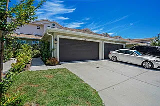 5246 Neil Dr — Photo 3
