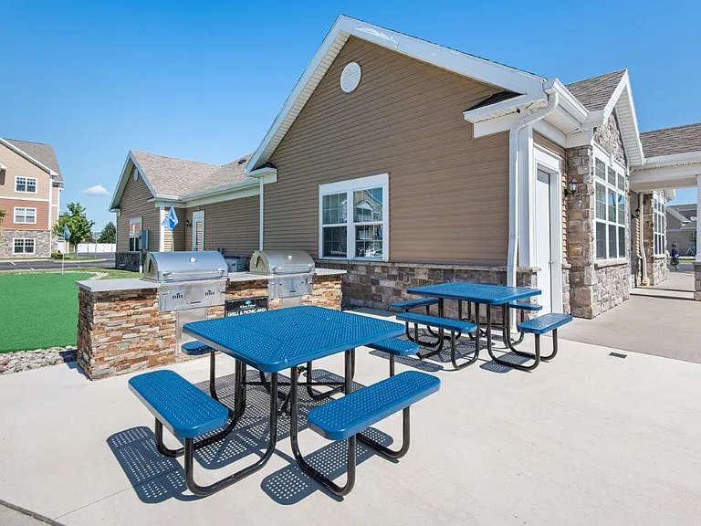 Ethan Pointe Apartment Homes — Photo 13