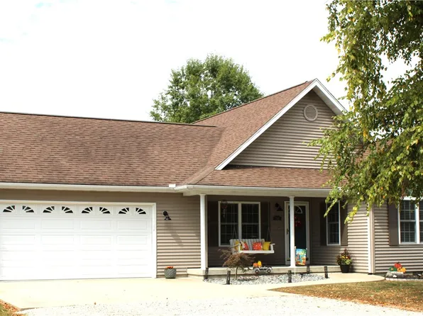 50 Lakeside Villa, Sullivan, IL 61951