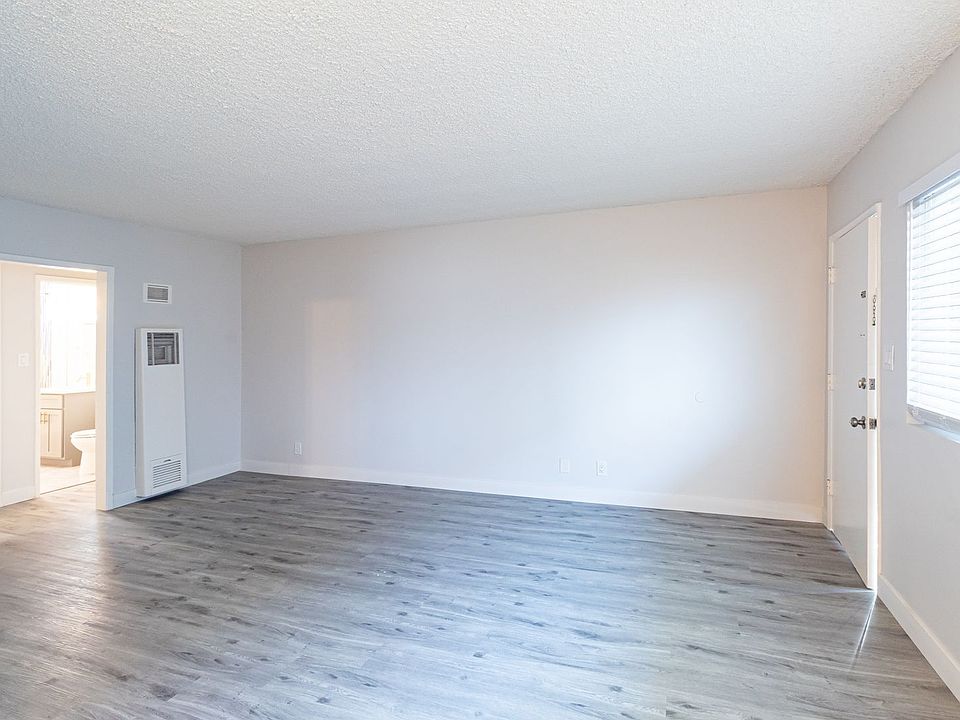 1st image of 517 Venice Way APT D