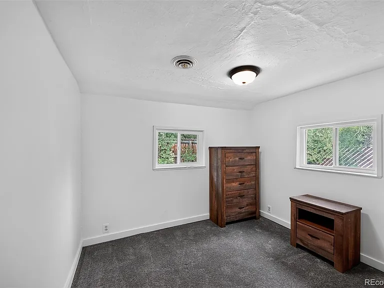 225 S Holland St #B — Photo 12