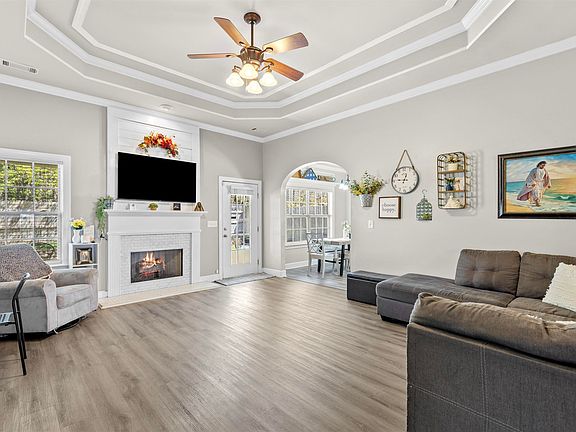 2nd image of 2068 Highview Way